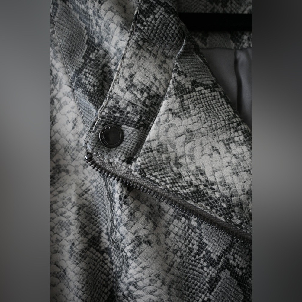 Blank NYC Faux Leather Zipping Jacket - Picture 5 of 6